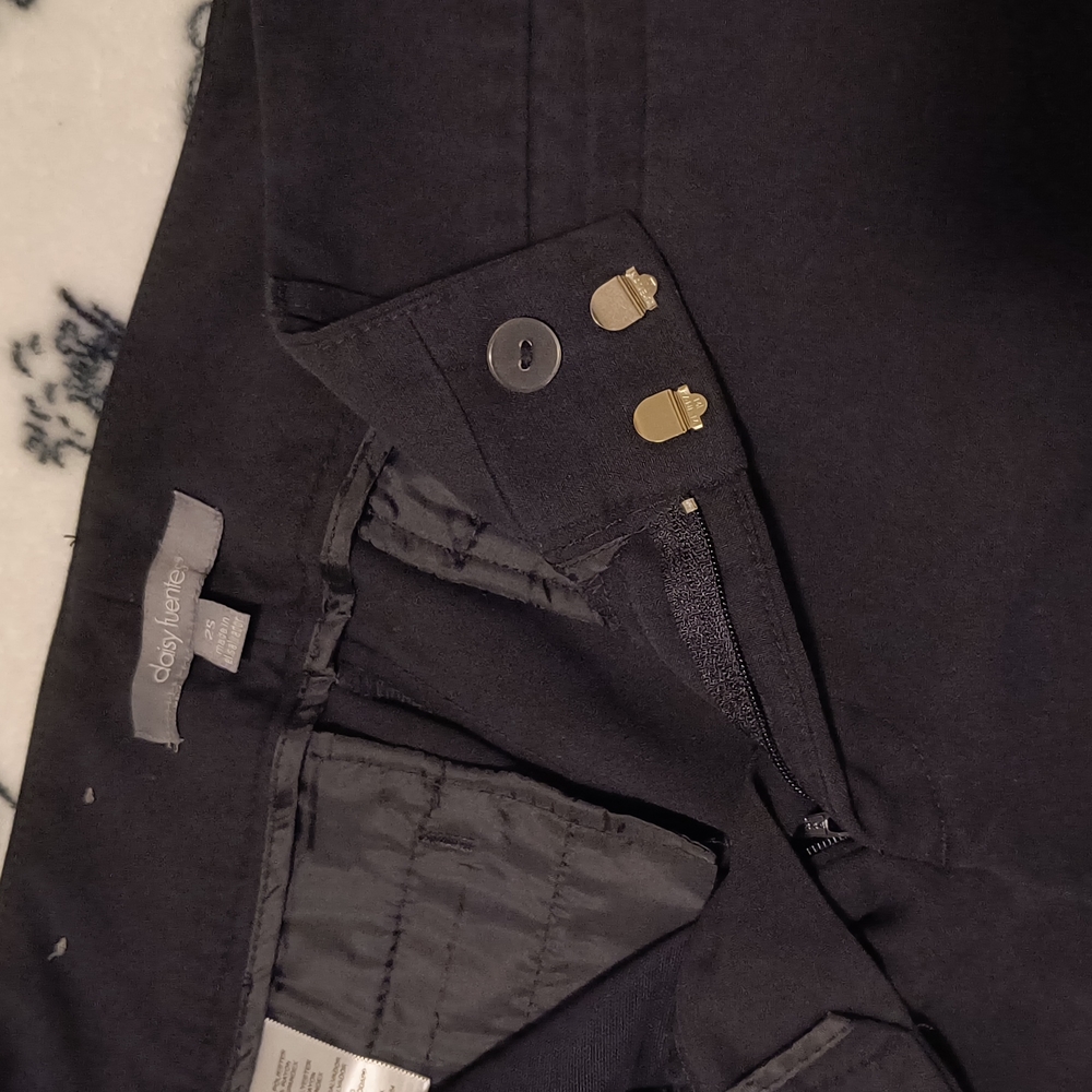Daisy Fuentes Pants 👖 - Picture 2 of 8